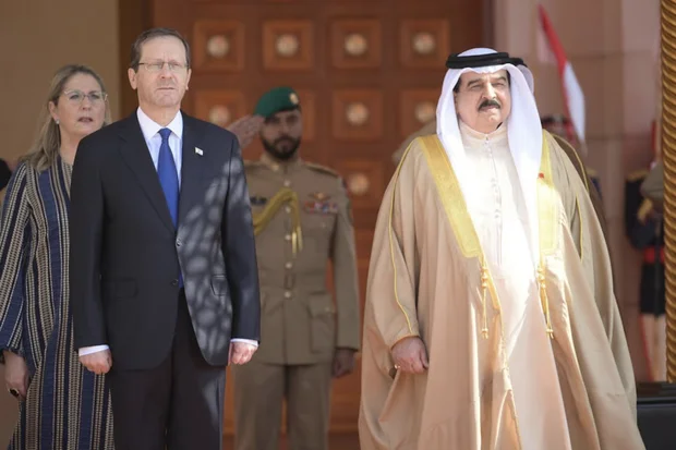 Sign of life for Abraham Accords: King of Bahrain phones Israel’s President Herzog