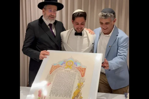 From right: Moshe Shapira, former hostage Eliya Cohen and Rabbi David Lau with Cohen’s ketubah. (Photo: Shira Shapira/Facebook)