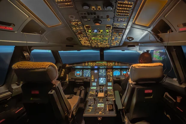 A pilot in the cockpit of a plane (Photo: Shutterstock)
