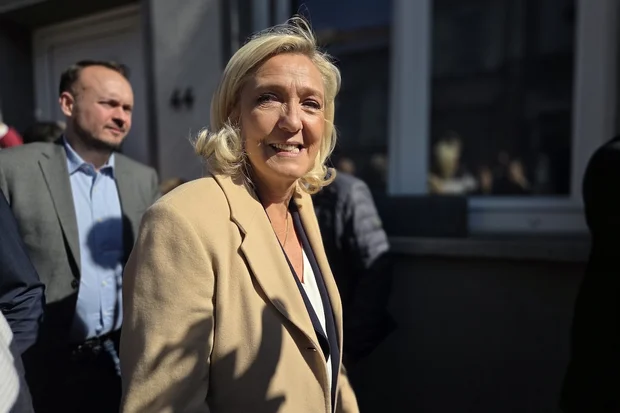 Israels Botschafter in Frankreich traf sich heimlich mit der rechtsnationalistischen französischen Politikerin Marine Le Pen